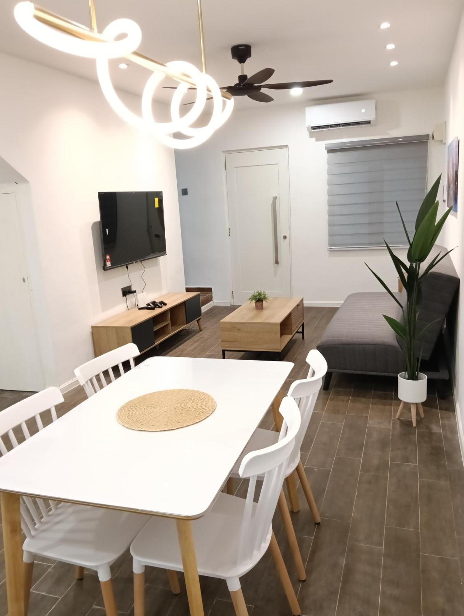 H62 Rumah percutian Muar